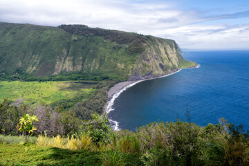 Fototapeta premium A captivating view of coastal cliffs paired with lush green valleys showcases the raw beauty of nature, inviting viewers to explore its serene coastline.