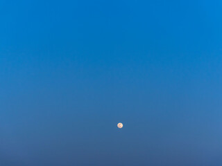 日暮の空に月が昇06