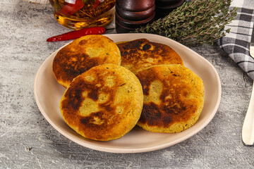 Georgian cuisine - Corn bread Mchadi