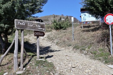 Roccamandolfi - Sentiero di accesso al Ponte Tibetano e al Castello Maginulfo