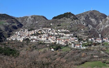 Roccamandolfi - Panorama del borgo da Via Cortina