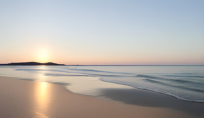 Obraz premium Golden Horizon: A Tranquil Shoreline at Sunset