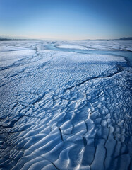 Obraz premium Frozen Water Ripples Forming an Ice Sheet with Subtle Texture