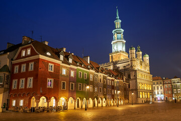 Fototapeta premium Historic tenement houses and Renaissance town hall with a tower on the market square at night in Poznan