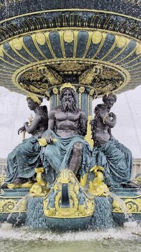 D&eacute;tail de la Fontaine des Mers, place de la Concorde &agrave; Paris, France, con&ccedil;ue par l&rsquo;architecte Jacques Ignace HITTORFF (1792-1867).