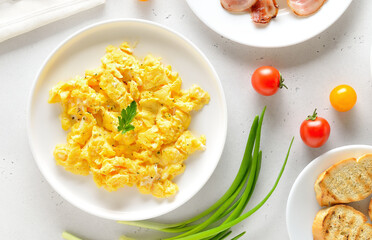 Scrambled eggs on plate