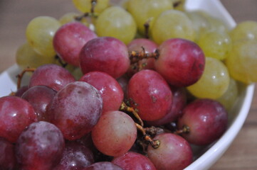Red and green grapes on the plate