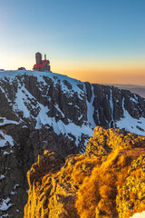 Śnieżne Kotły o zachodzie słońca – zimowa panorama Karkonoszy © krzys ser