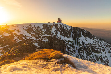 Śnieżne Kotły o zachodzie słońca – zimowa panorama Karkonoszy © krzys ser
