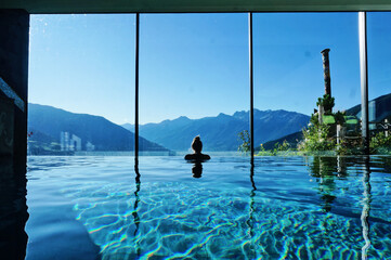 Obraz na płótnie Canvas View over the mountains - Infinity Pool over the mountains in Italy