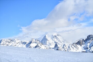 Obraz premium Stunning winter scenery of French alps and Courchevel ski resort slopes