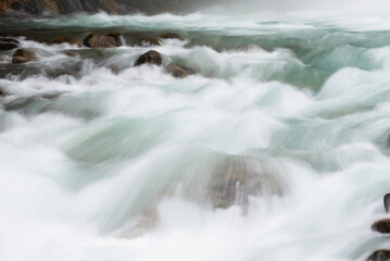 Obraz premium Close-up river with rocks and moving water