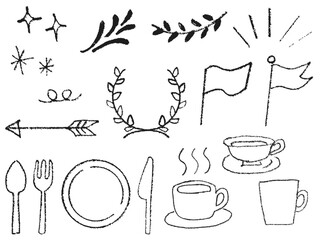 鉛筆で書いたコーヒーカップやカトラリーのラフな装飾イラストセット。手描きの温かみがあるカフェアイコン