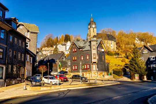 Winterlicher Wanderung in der Glasbl&auml;serstadt von Lauscha zun der Stadt am Rennsteig Neuhaus am Rennweg - Th&uuml;ringen - Deutschland 