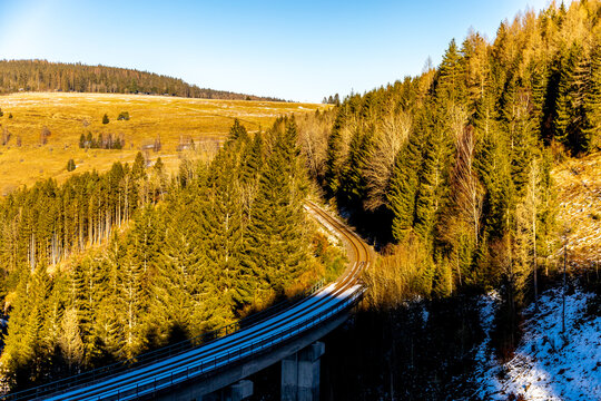 Winterlicher Wanderung in der Glasbl&auml;serstadt von Lauscha zun der Stadt am Rennsteig Neuhaus am Rennweg - Th&uuml;ringen - Deutschland 