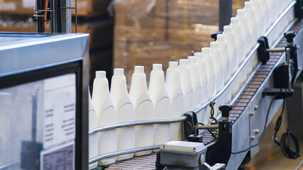 Fully automated production of plastic bottles for household chemicals
