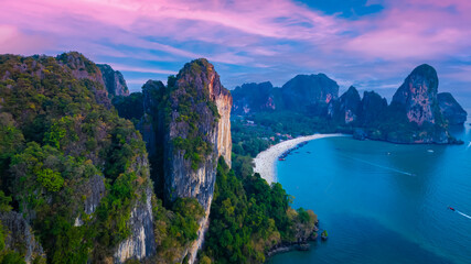 Obraz premium Aerial view Railay beach at sunrise in Krabi, Thailand.