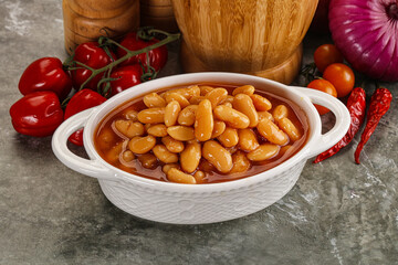 Canned beans in tomato sauce