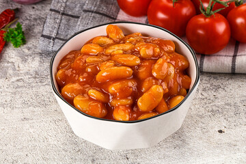Baked kidney with tomato sauce