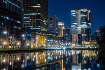 東京の丸の内の夜景と皇居のお堀/Tokyo's Marunouchi night view and the Imperial Palace...