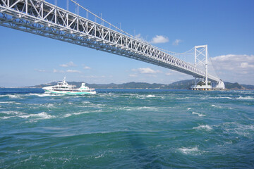 鳴門に掛かる吊り橋