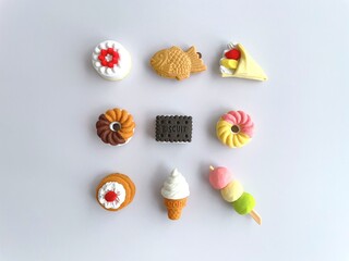 たくさん並べた可愛いスイーツの背景素材