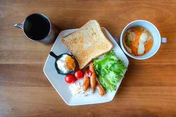 洋朝食プレート トーストとスープ付き