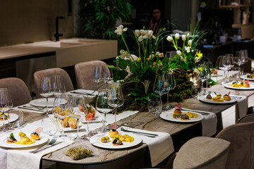 Elegant table decor for luxury dining with floral centerpieces