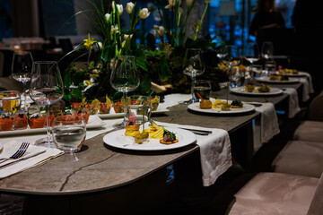 Elegant table decor for luxury dining with floral centerpieces