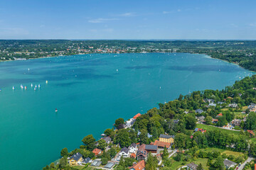 Fototapeta premium Sommer am Ostufer des Stanberger See rund um die Gemeinde Berg