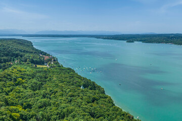 Sommer am Ostufer des Stanberger See rund um die Gemeinde Berg