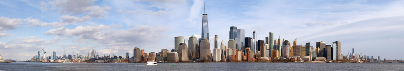 Obraz premium The skyline of Manhattan, New York City, taken from across the Hudson River