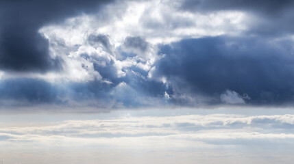 Obraz premium A breathtaking atmospheric scene of cloud formations