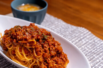 濃厚ミートソースのパスタディナー