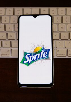 Sprite - Marca de um refrigerante com sabor de Lima-Lim&atilde;o produzido pela The Coca-Cola Company e que est&aacute; presente em mais de 190 pa&iacute;ses. O nome Sprite significa fada, duendes e esp&iacute;ritos.