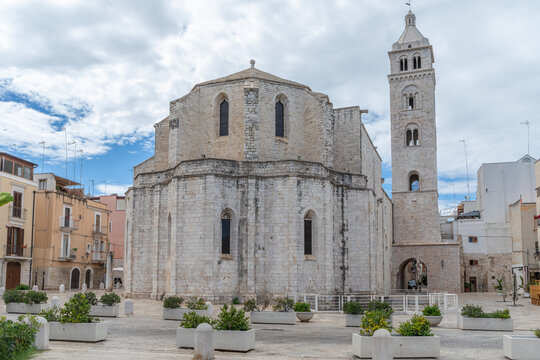 Cattedrale di Santa Maria Maggiore, depuis la Piazzetta del Duomo, &agrave; Barletta, dans les Pouilles, Italie