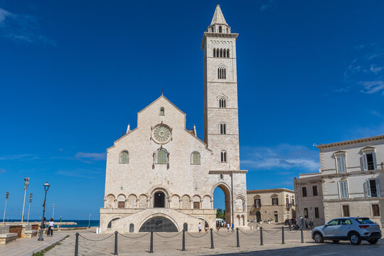 Basilica Cattedrale di Maria Santissima, &agrave; Trani, dans les Pouilles, Italie