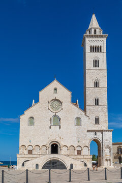Basilica Cattedrale di Maria Santissima, &agrave; Trani, dans les Pouilles, Italie