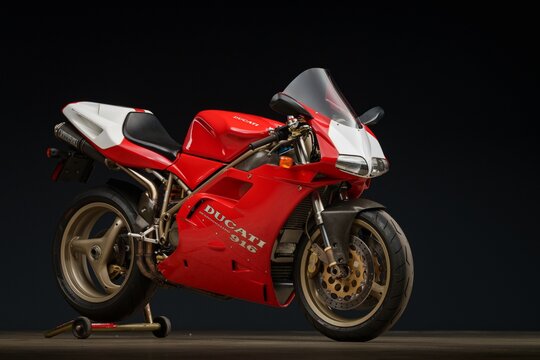 Portland, OR, USA
March 15, 2025
Ducati 916 