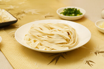 Ingredients needed for the special Chinese dish Shaanxi oil-splashed noodles