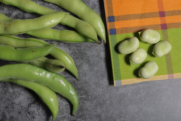 habas fruta temporada fresca pelada vainaa