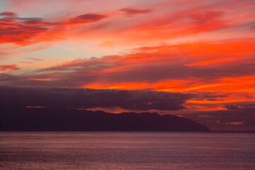  Sonnenuntergang  am Meer, im Hintergrund La Gomera