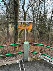 Signpost with Slovenian inscription "jeleni skok" or forest sign "deer's jump" © Dav_782
