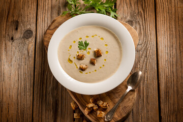 leek soup with toasted slice bread