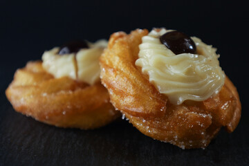 Zeppole e contrasto: la fotografia del gusto autentico 📷🍩