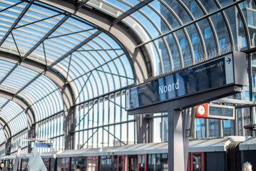 La station centrale de la ville de Amsterdam au pays-Bas