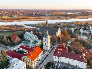 Panorama Sandomierza i Starego Miasta. Widok z lotu drona. Królewskie Miasto. Ratusz Sandomierz. Sandomierz. Województwo świętokrzyskie. Polska. © Leszek Szelest