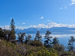 Naklejka premium Lake Tahoe Mountain Landscape | California | USA
