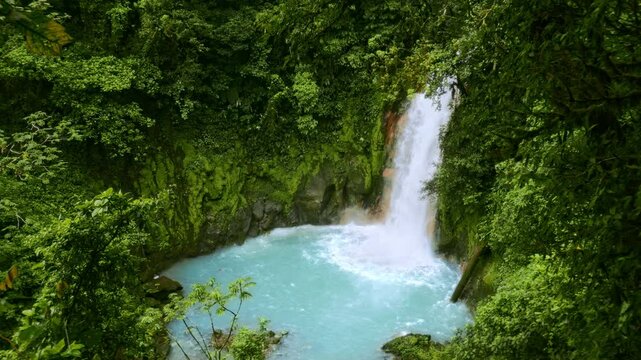 La Fortuna Waterfall &ndash; Famous Jungle Waterfall in Costa Rica
