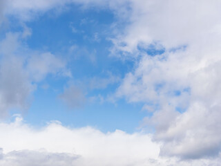 春の変わり易い天気 　青空と雲02